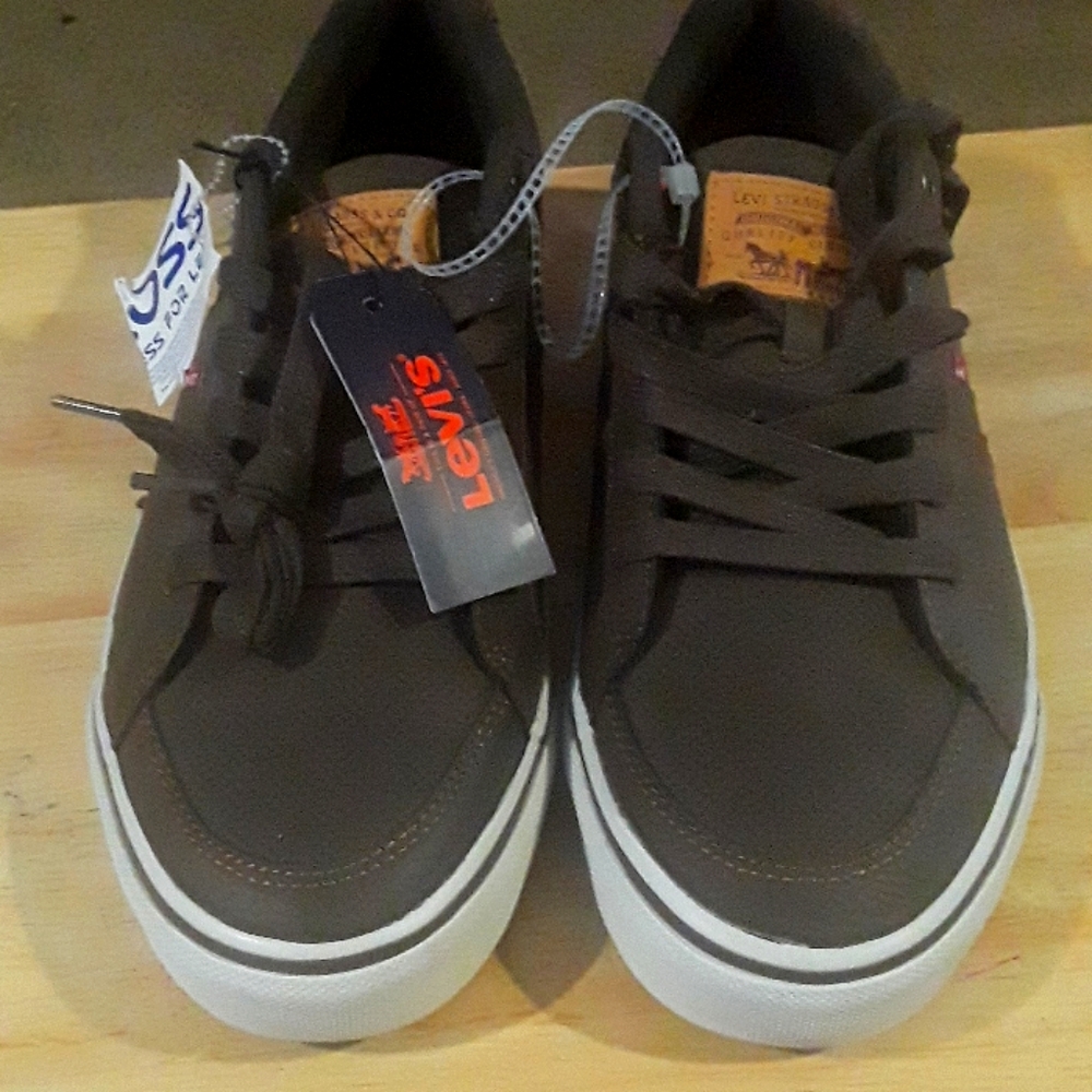 Brown Levi's Sneakers